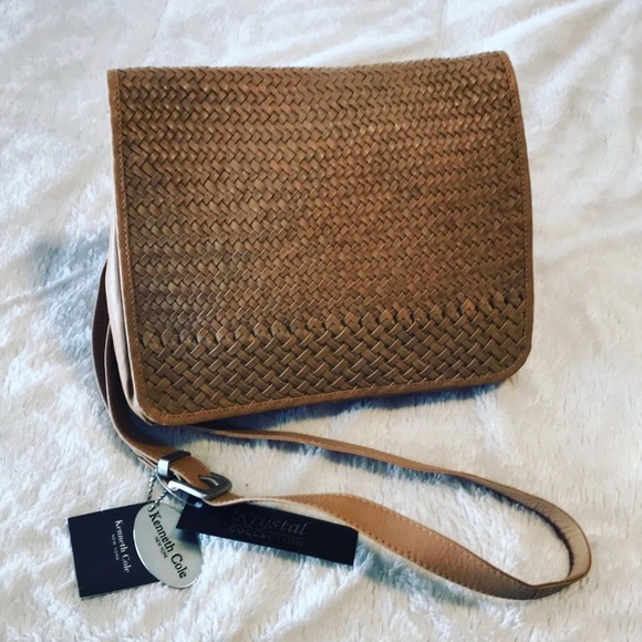 Kenneth Cole Handbags - KENNETH COLE GENUINE LEATHER PURSE